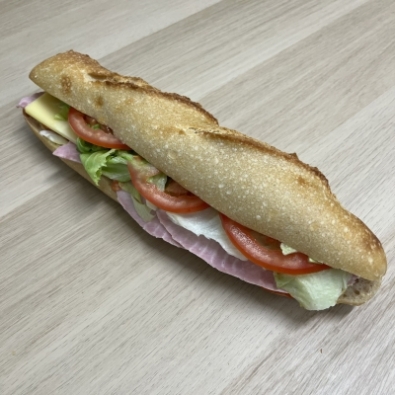 Sandwich jambon fromage crudités