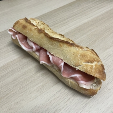 Sandwich jambon cru beurre