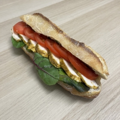 Sandwich poulet crudités