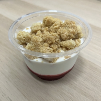 Fromage blanc coulis & crumble
